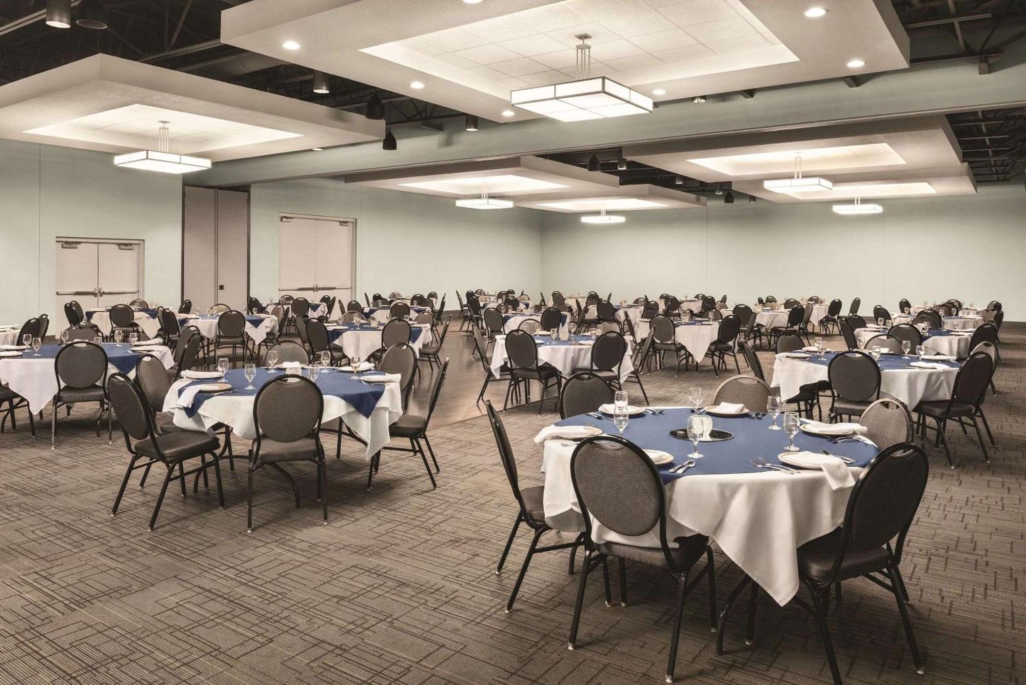 Radisson Hotel And Conference Center 폰더랙 외부 사진